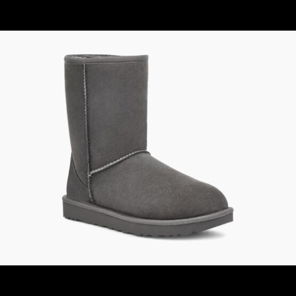 Ugg’s Grey CLASSIC SHORT II